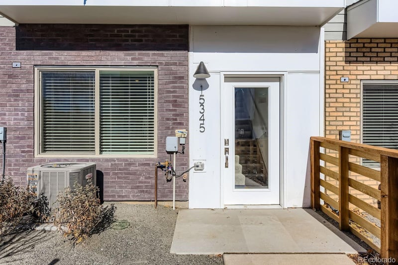 15162 69th Pl, Arvada, CO 80007