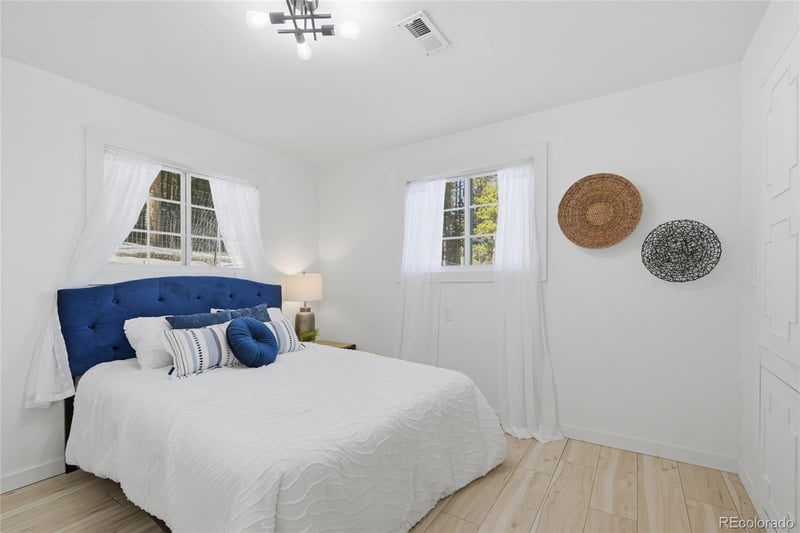 527 Apache Rd, Evergreen, CO 80439