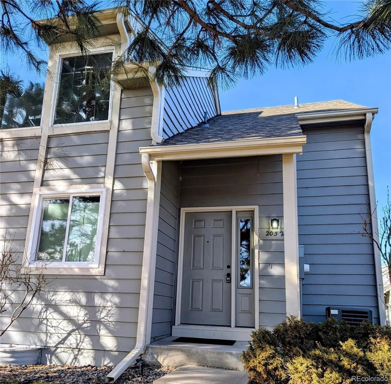 2052 Worchester Way, Aurora, CO 80014