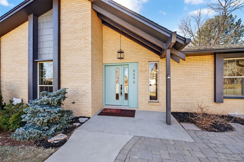 6696 W Rowland Ave, Littleton, CO 80128