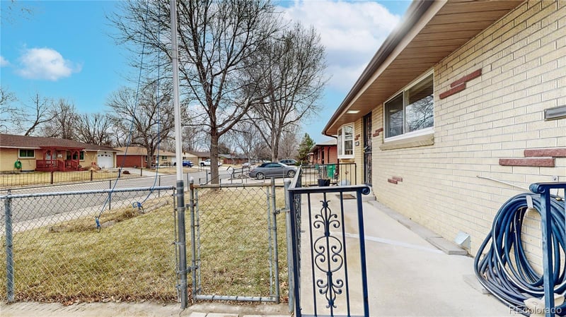 6141 Hoyt St, Arvada, CO 80004