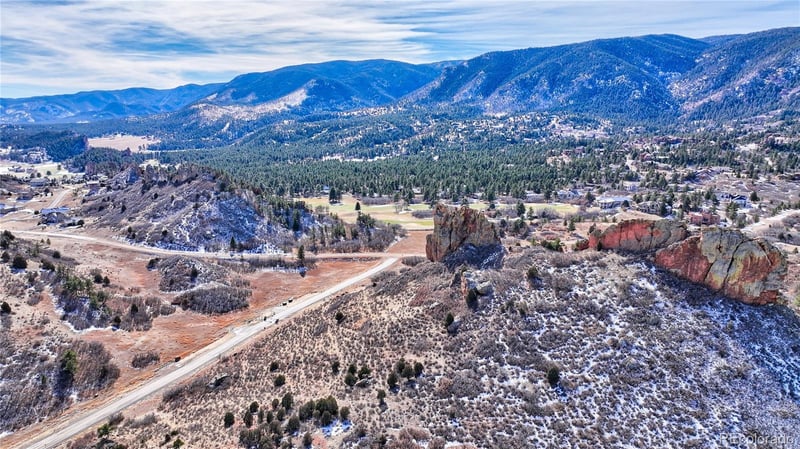 5855 Country Club Dr, Larkspur, CO 80118