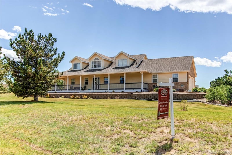 895 Antelope Dr, Bennett, CO 80102