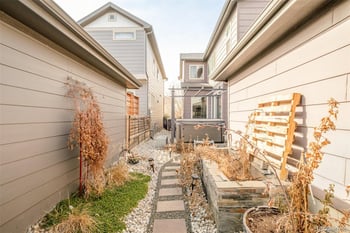 6712 Avrum Dr, Denver, CO 80221