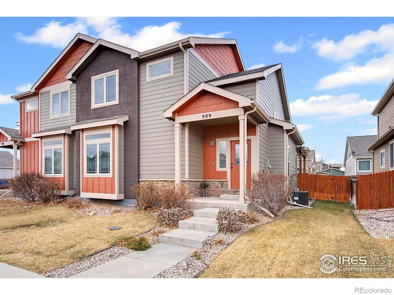 909 Campfire Dr, Fort Collins, CO 80524