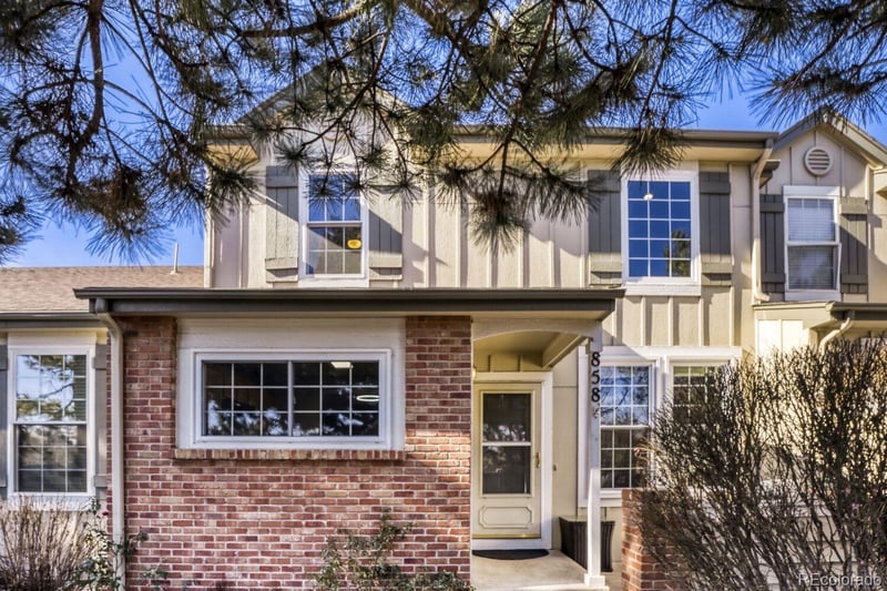 858 Granby Cir, Aurora, CO 80012