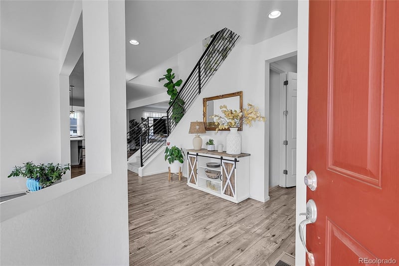 901 Vandriver Way, Aurora, CO 80018