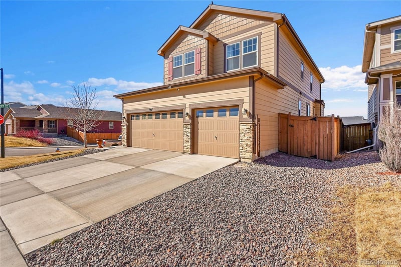 901 Vandriver Way, Aurora, CO 80018
