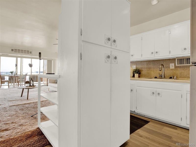 1121 Albion St #910, Denver, CO 80220