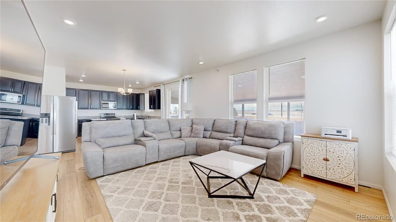 27584 6th Dr, Aurora, CO 80018