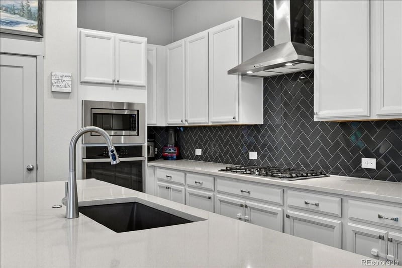 21463 59th Pl, Aurora, CO 80019