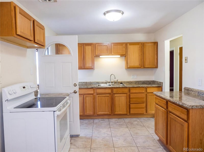 2950 Lancaster Dr, Pueblo, CO 81005