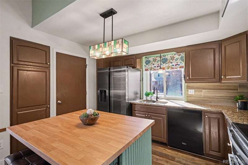 8621 Hinsdale Pl, Littleton, CO 80128