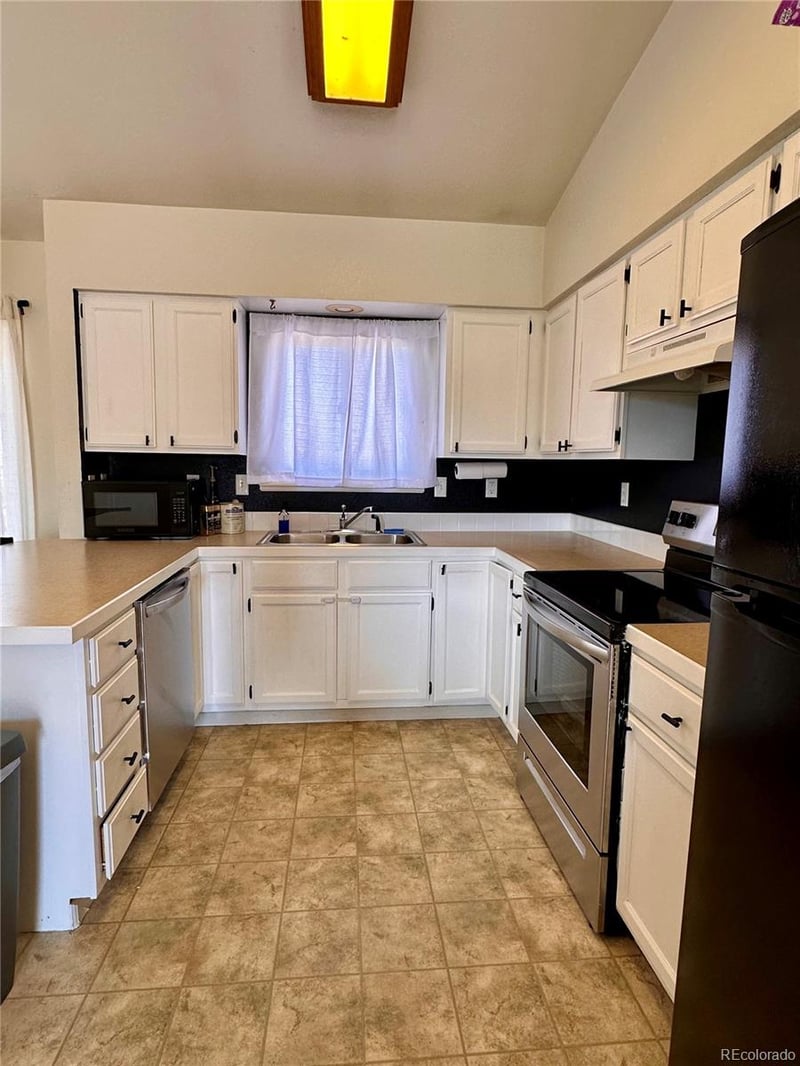 4751 Kings Canyon Dr, Greeley, CO 80634