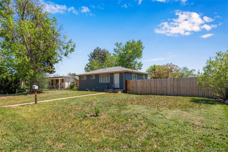 934 Linley Ct, Denver, CO 80204