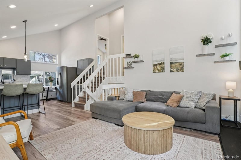 10205 Peakview Ave, Englewood, CO 80111