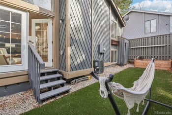 10205 Peakview Ave, Englewood, CO 80111