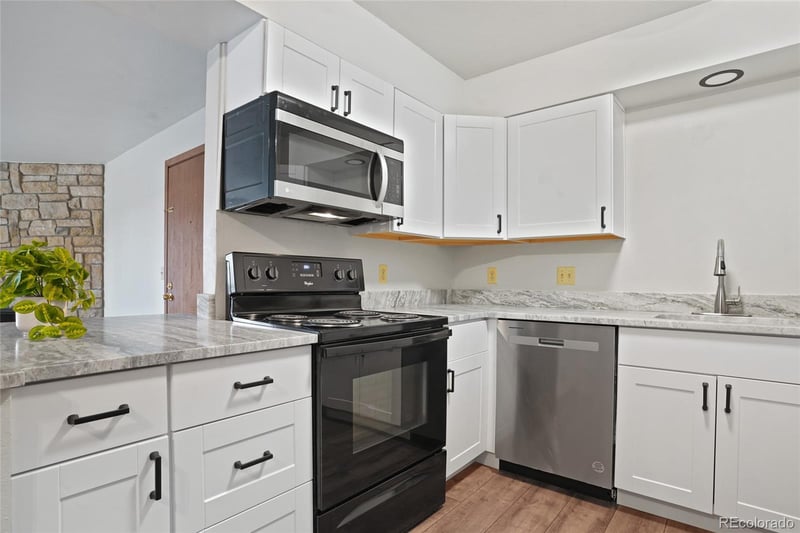 341 Wright St #204, Lakewood, CO 80228