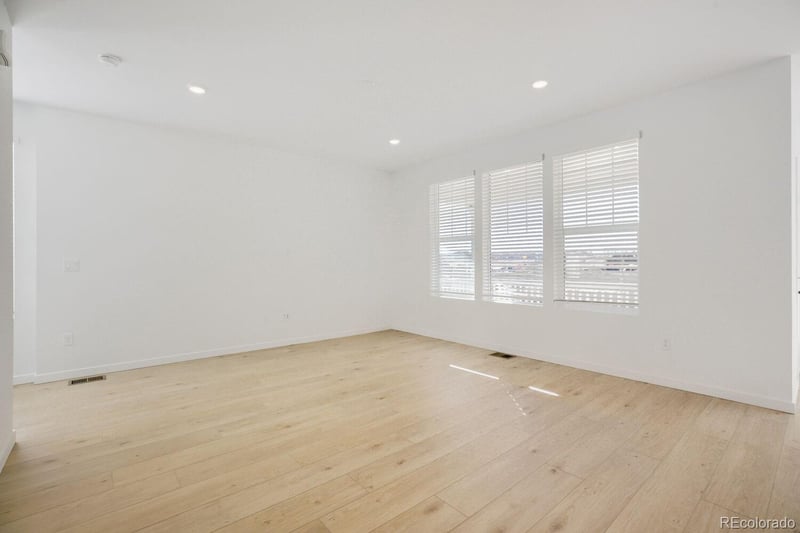 6880 Juniper Dr, Thornton, CO 80602