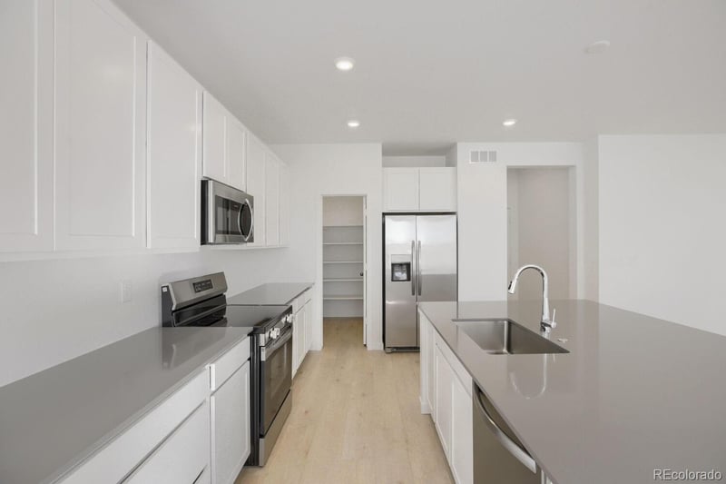 6880 Juniper Dr, Thornton, CO 80602