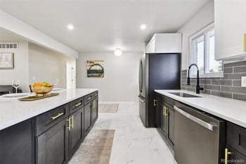 225 Tucson St, Aurora, CO 80011