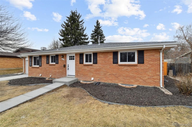 225 Tucson St, Aurora, CO 80011