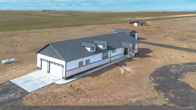 61800 32nd Ct, Strasburg, CO 80136