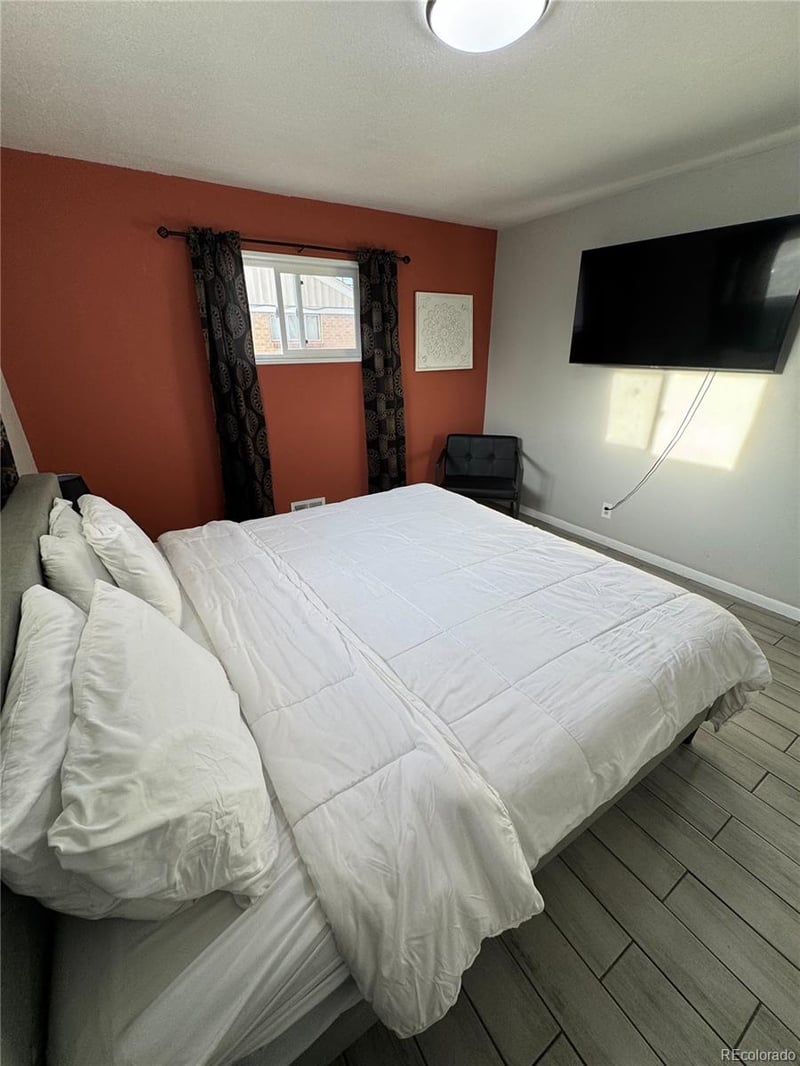 7020 Avrum Dr, Denver, CO 80221