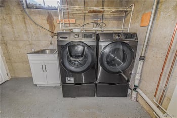 7020 Avrum Dr, Denver, CO 80221