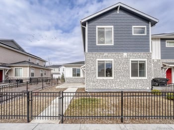 27693 1st Pl, Aurora, CO 80018