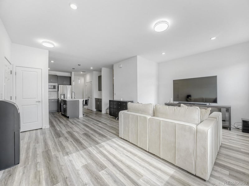 27693 1st Pl, Aurora, CO 80018