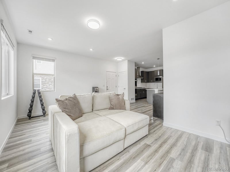 27693 1st Pl, Aurora, CO 80018