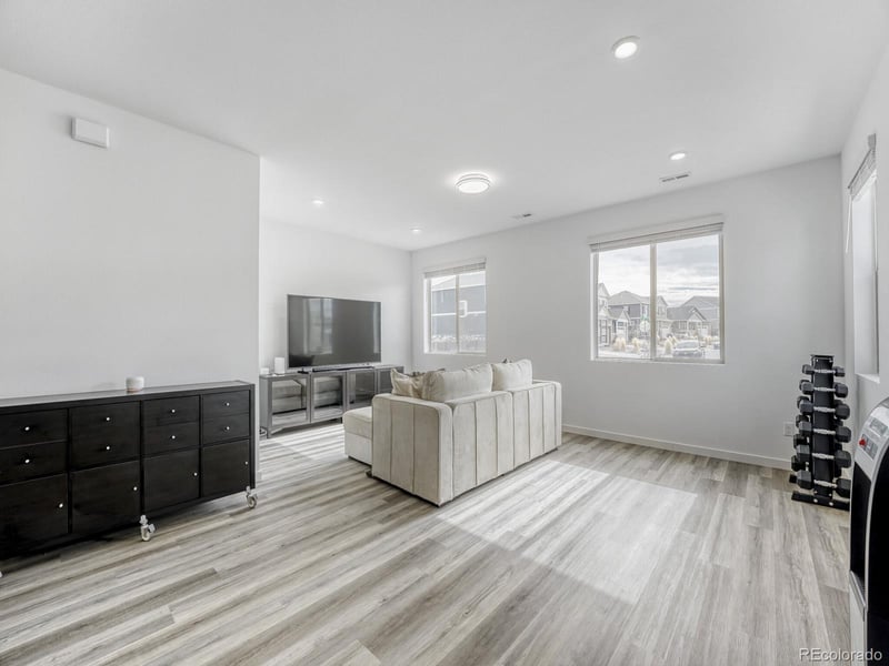 27693 1st Pl, Aurora, CO 80018