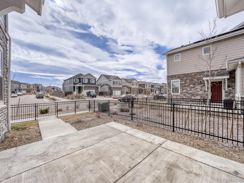 27693 1st Pl, Aurora, CO 80018