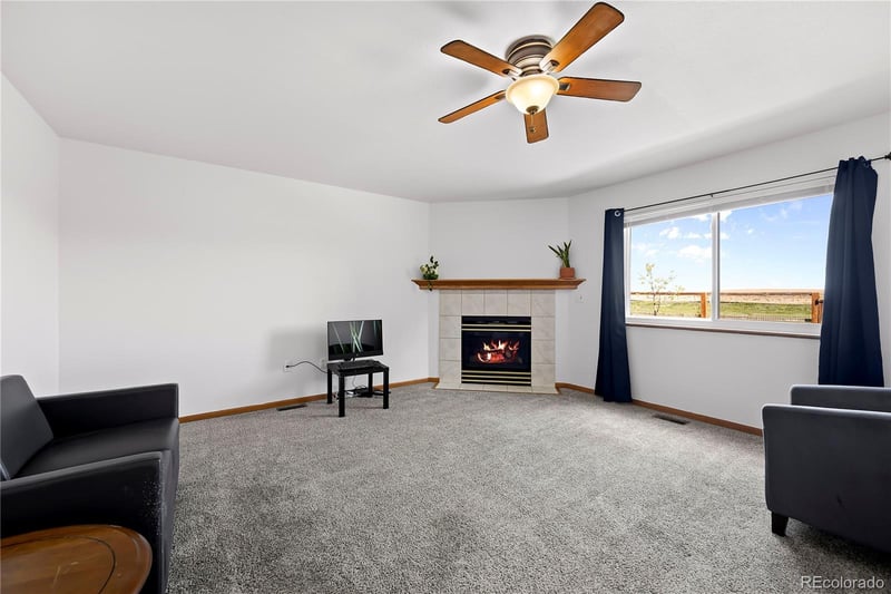 2105 Kiersi Ct, Johnstown, CO 80534