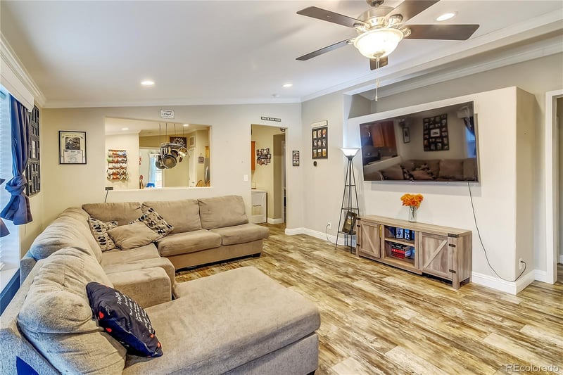 120 Juniper Cir, Log Lane Village, CO 80705