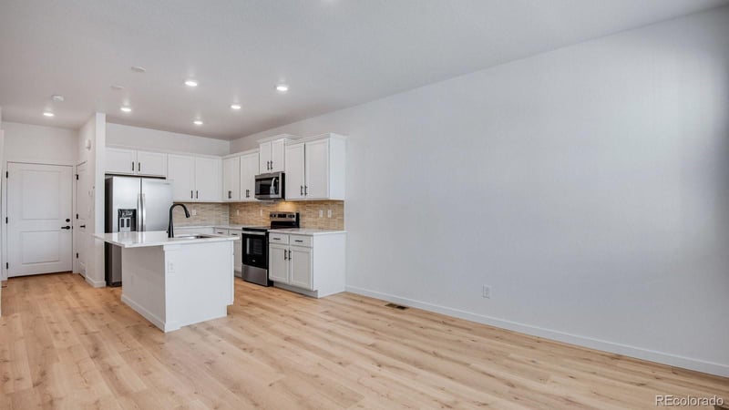 22544 6th Pl, Aurora, CO 80018