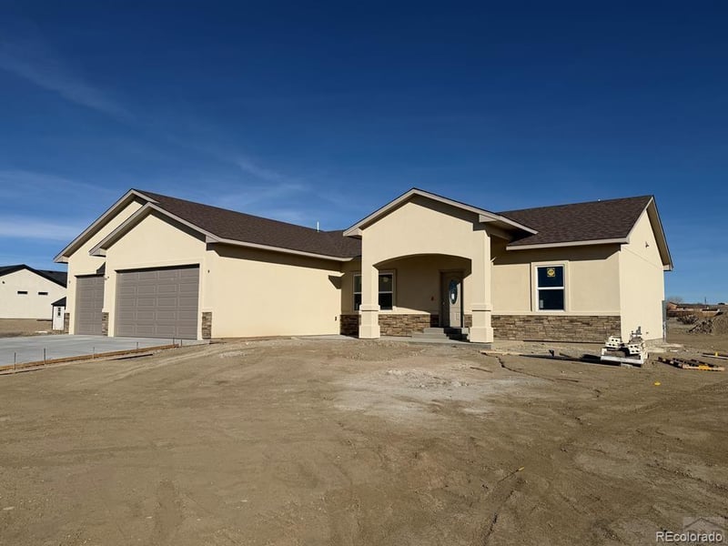 1176 Knotty Pine Ln, Pueblo West, CO 81007