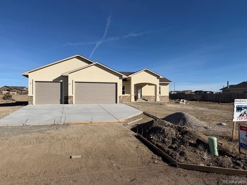 1176 Knotty Pine Ln, Pueblo West, CO 81007