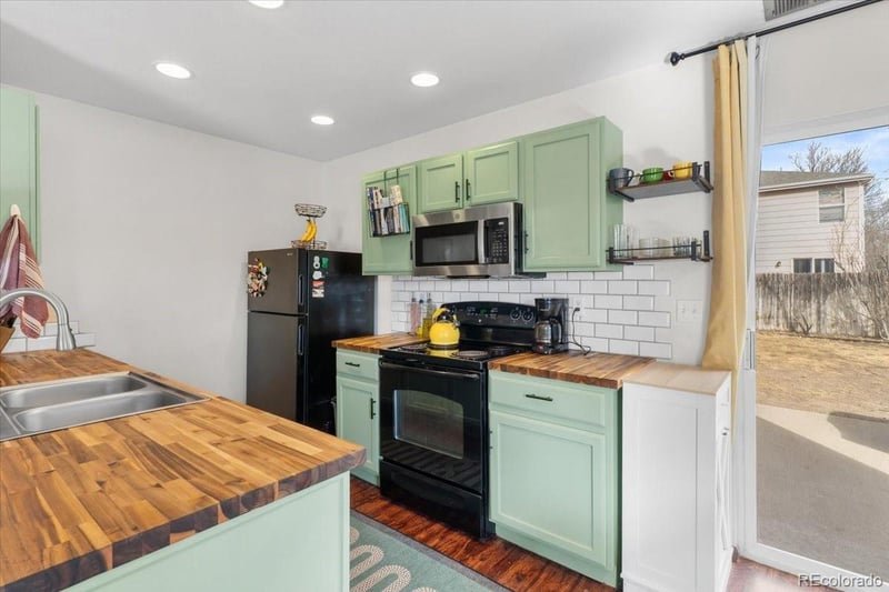 5325 100th Dr, Thornton, CO 80229