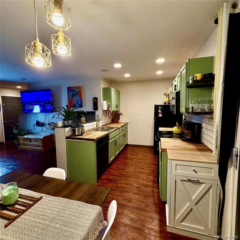 5325 100th Dr, Thornton, CO 80229