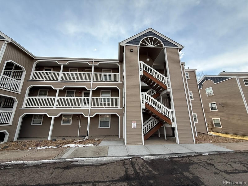 1211 Gilbert St, Castle Rock, CO 80104