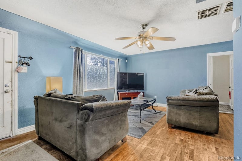 1605 Oakland St, Aurora, CO 80010