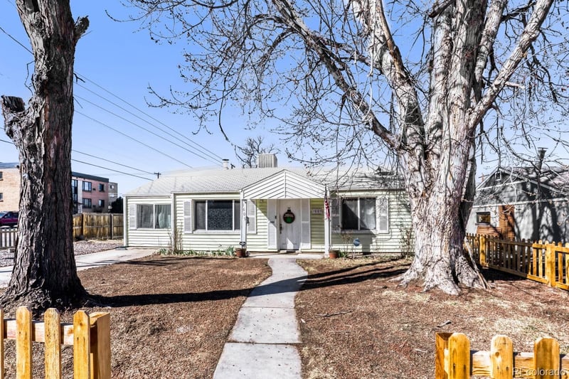 1605 Oakland St, Aurora, CO 80010