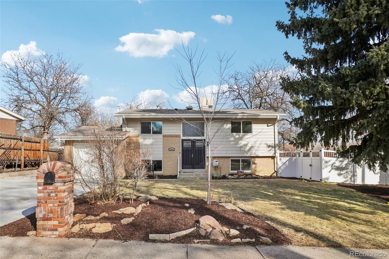 1084 Parfet Ct, Lakewood, CO 80226