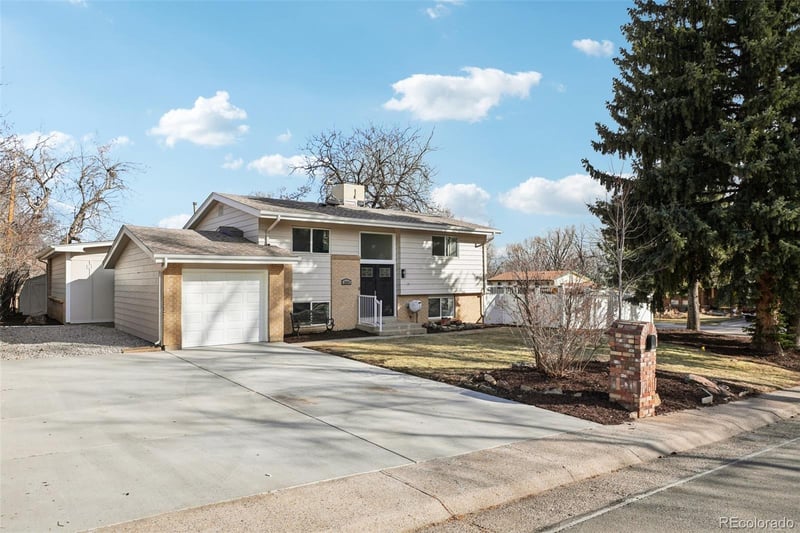 1084 Parfet Ct, Lakewood, CO 80226