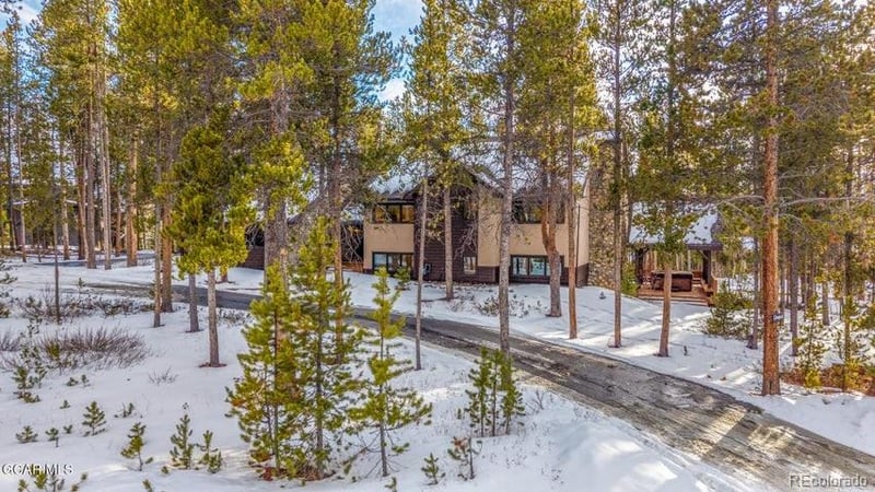 589 Hughes Ave, Fraser, CO 80442
