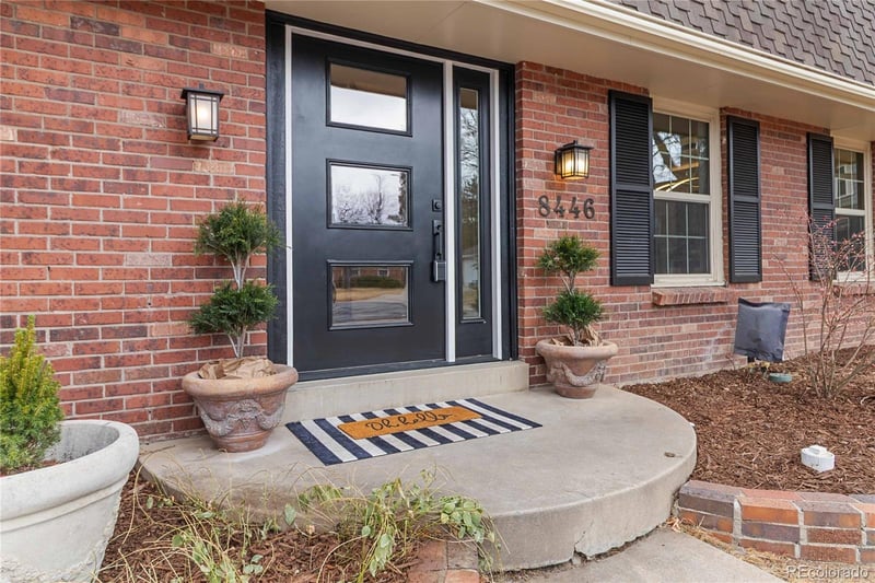 8446 Hinsdale Dr, Centennial, CO 80112