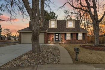 8446 Hinsdale Dr, Centennial, CO 80112