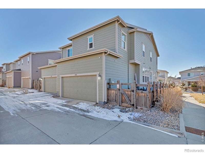 21876 Radcliff Cir, Aurora, CO 80015